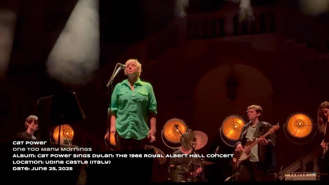 Cat Power sings Bob Dylan -  One Too Many Mornings - Udine Castle (Italy)
