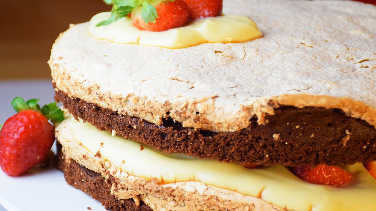 BOLO DE CHOCOLATE COM MERENGUE EM CAMADAS | CHOCOLATE COM SUSPIRO E MORANGO (BLITZ TORTE)