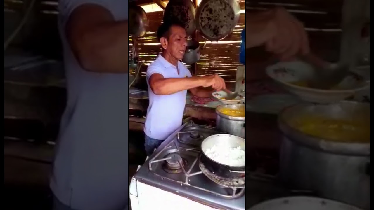 CHAWI ALIMENTANDO A LA MAMÁ
