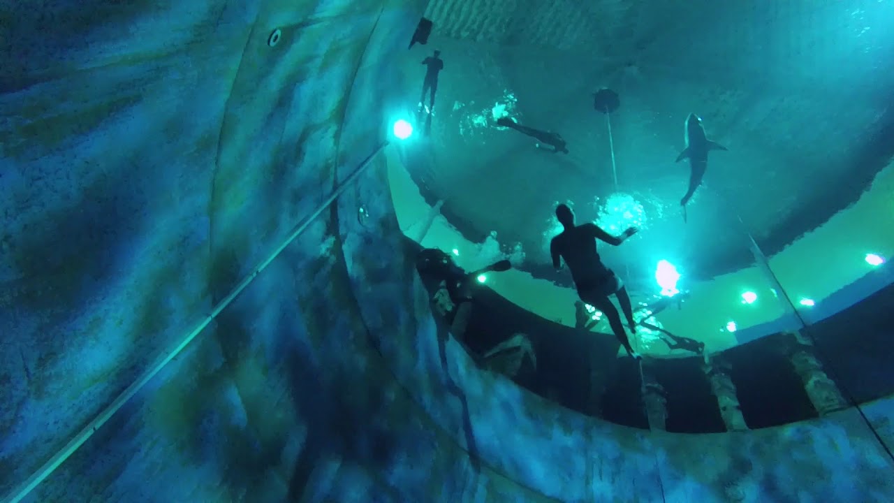 Freediver dancing on rope in Dive4Life