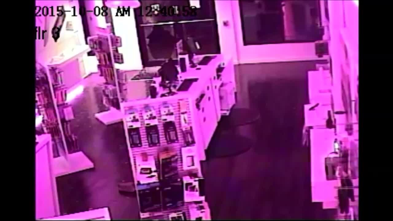 VIDEO: T-Mobile store robbed in Lakewood