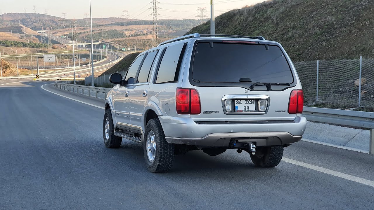 Lincoln Navigator 5.4 V8 32v Intech  - Acceleration & Top Speed