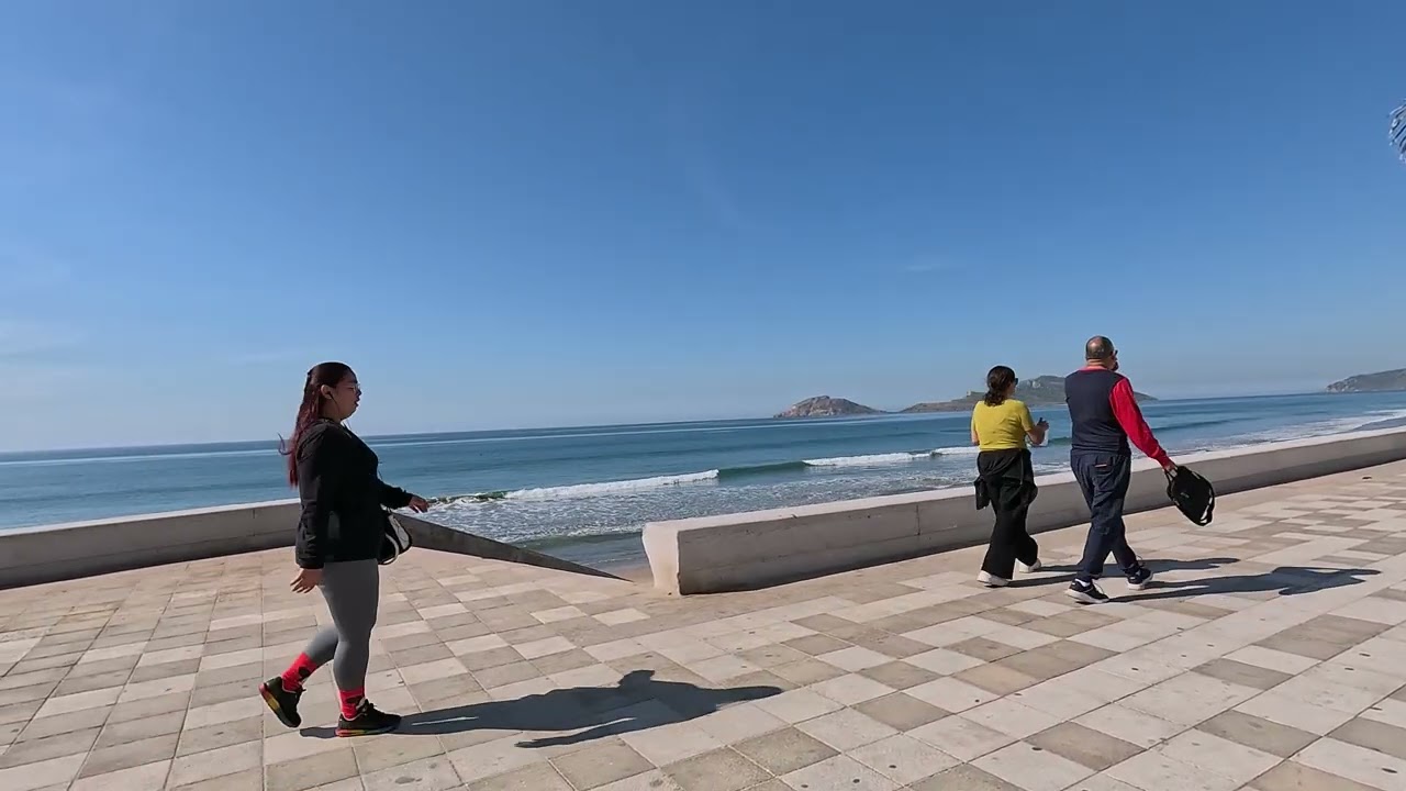 Paseando por el bellisimo malecónen un dia soleado