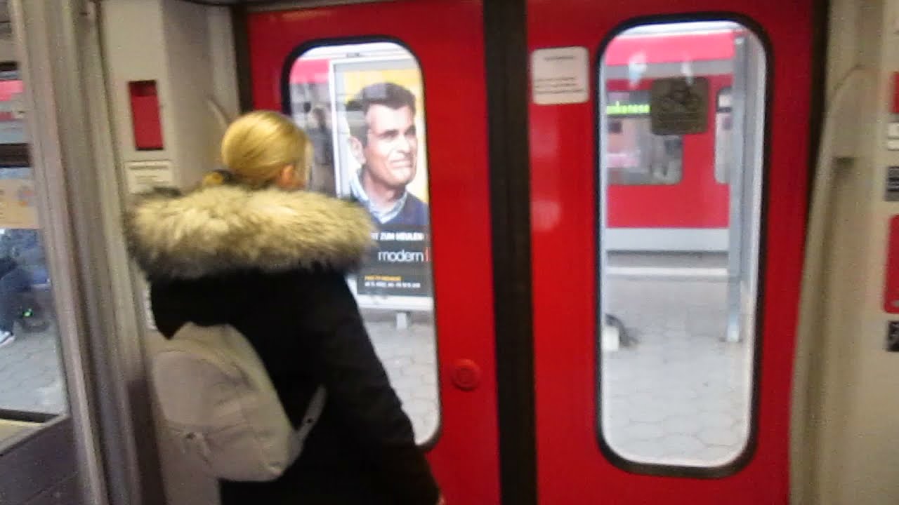 Einfahrt S-Bahn in S-Bf. Hasselbrook, Hamburg (S11, ET 474)