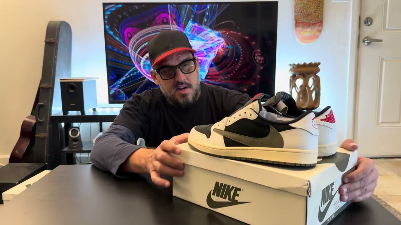 Кроссовки Travis Scott x Wmns Air Jordan 1 Retro Low OG SP 'Olive'. Эти выглядят идеально! Просто...