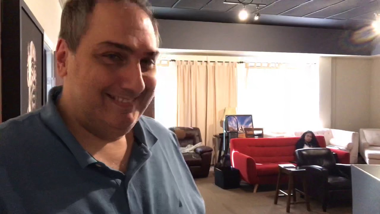 Fernando Meza visita Alma Music and Video en San Diego CA