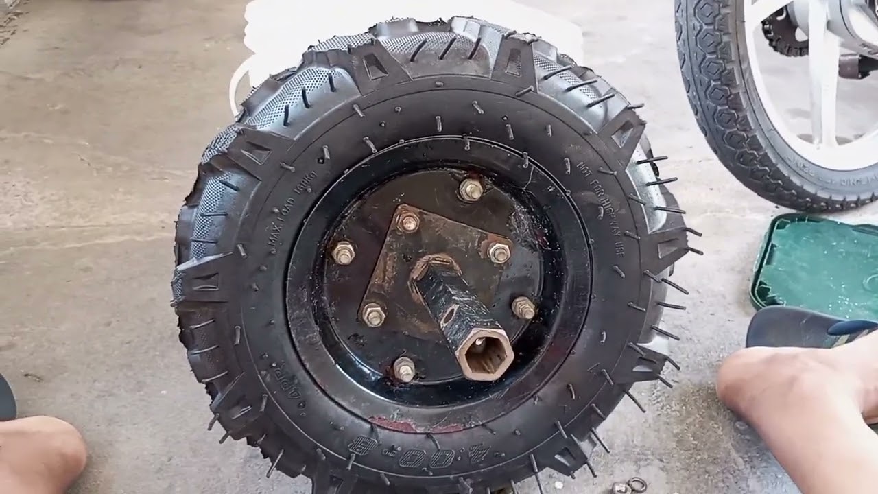 Chegou os pneus do tratorito 