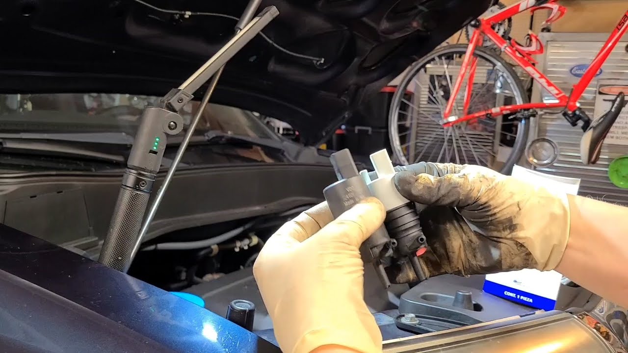 Замена мотора омывателя лобового стекла Honda Pilot EX-L 2009 - 2013 гг.