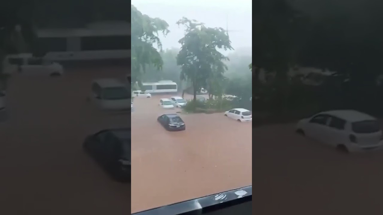 Islamabad&rsquo;s Sector G-11 Waterlogged After Heavy Rain