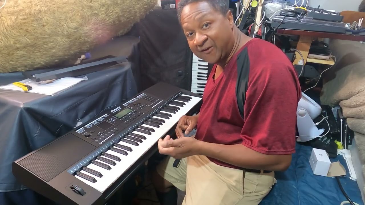Видеообзор распаковки Alesis Harmony 61 Pro / MEDELI MK-401 с Крисом Николсоном.