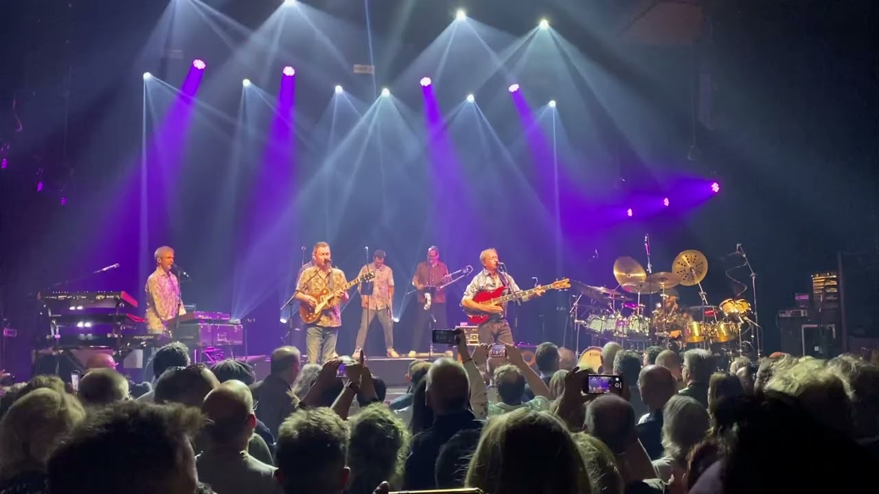 Level 42 - Lessons in love - Live in PAARD Den Haag 6-11-2023 FULL SONG HD