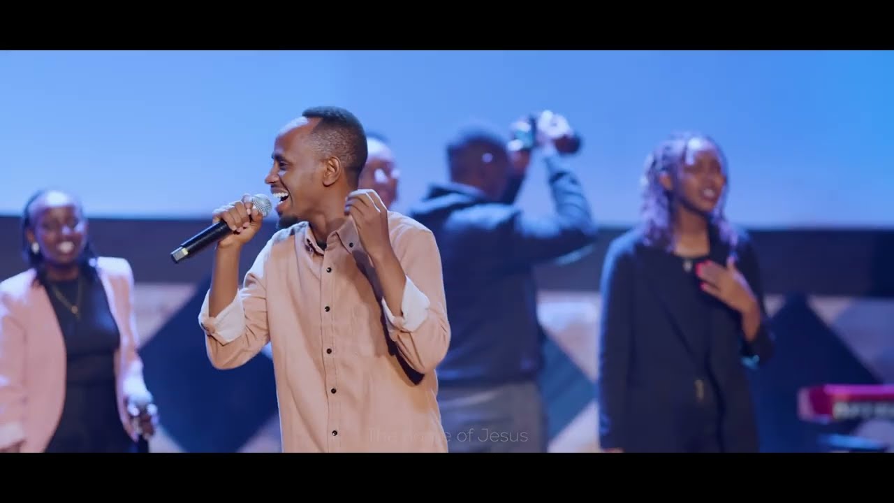 IZINA RYA YESU - Mpundu Bruno Ft. Prosper Nkomezi (Official Live Video)