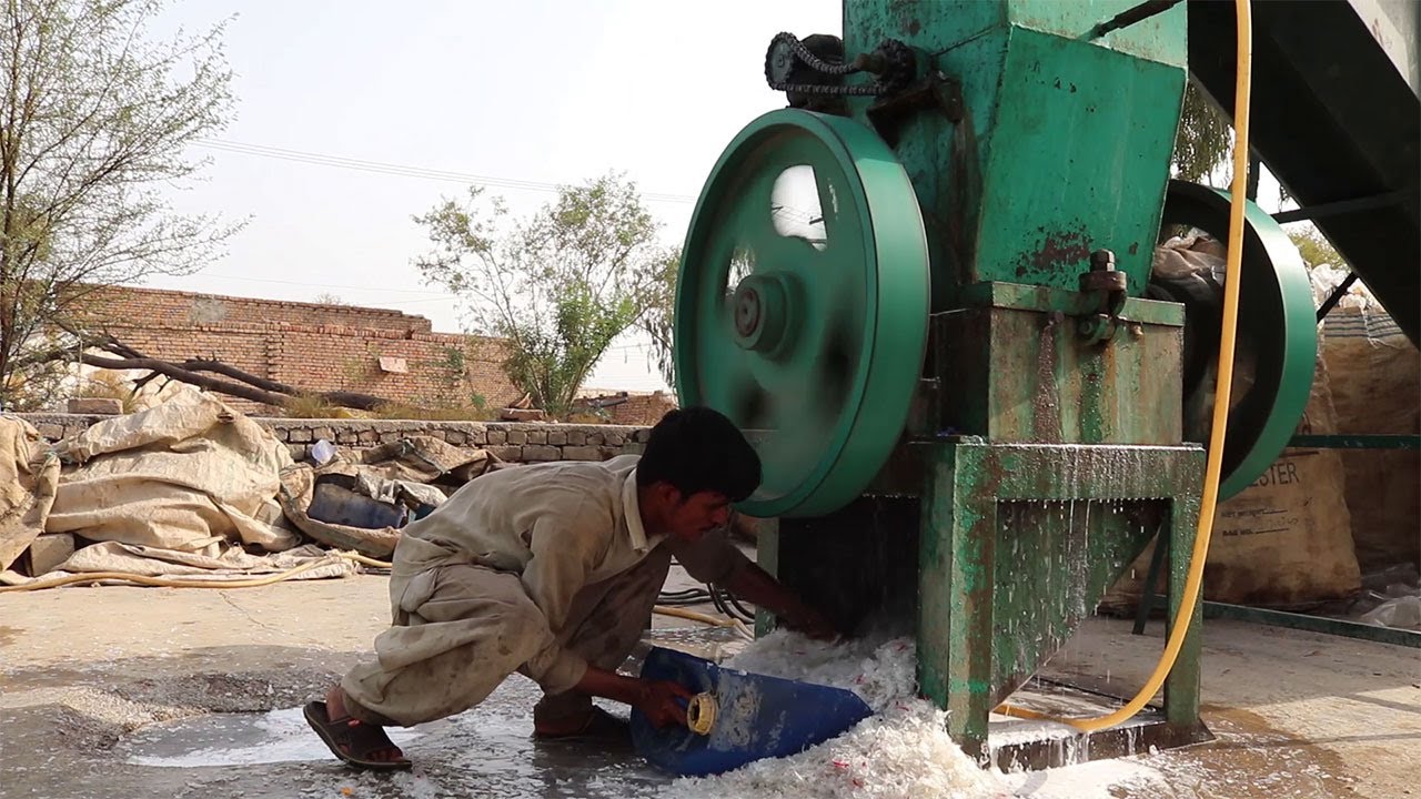 Plastic Bottles Crushing Process | Pet Bottles | Plastic Bottles Crushing for Fiber