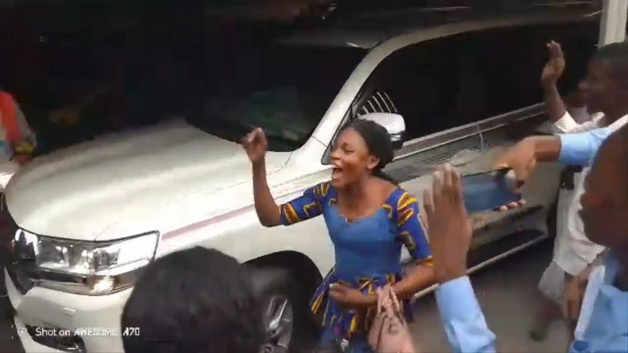 ACCUEIL SON NOUVEAU PASTEUR CARLOS AVEC JOIE