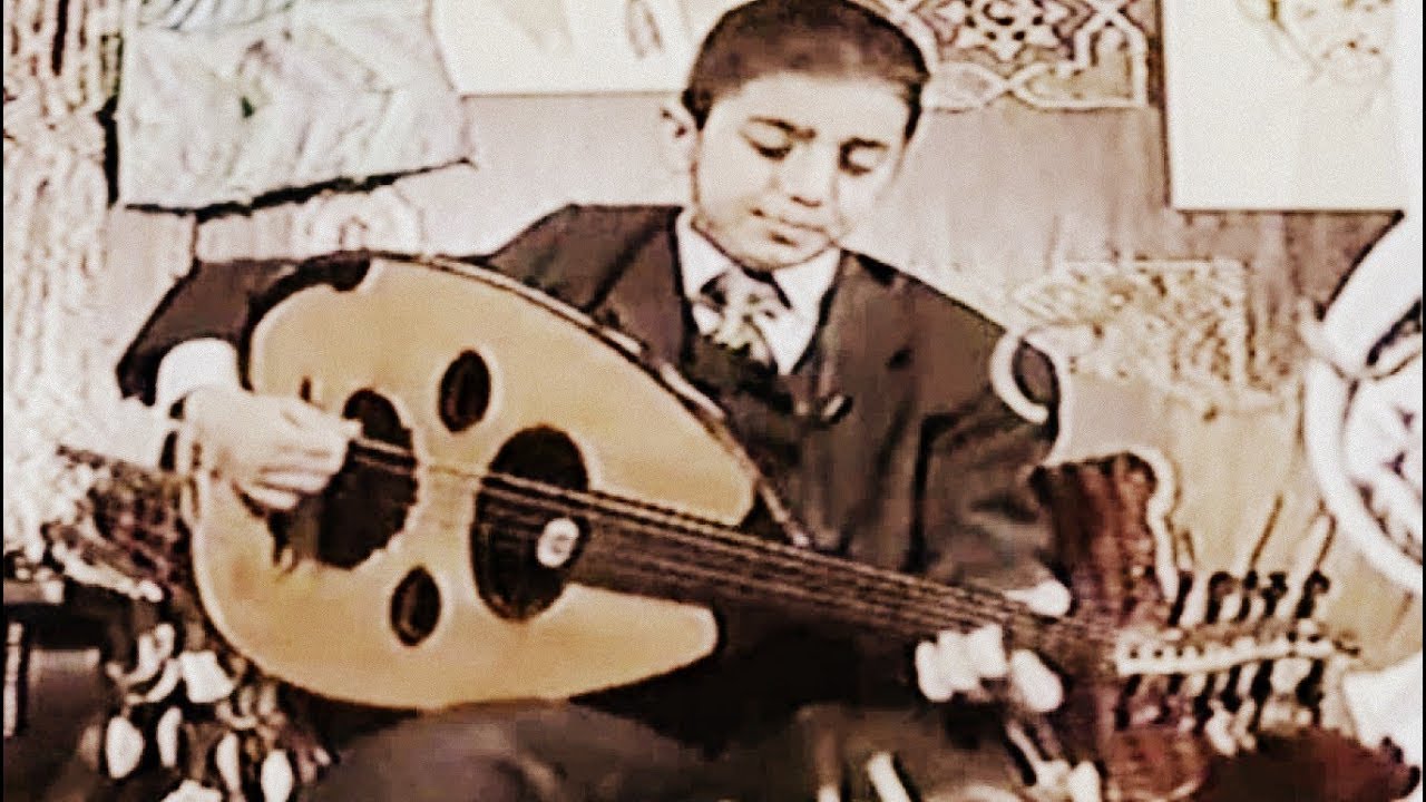 حصريآ / الطفل العراقي بلال الوسيم .. يذهل القيصر كاظم الساهر  .. عندما غنى ع العود الاولى بحياتي ~