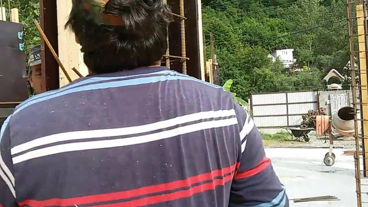 сборка опалубки колон из фанеры и пружинных зажимов