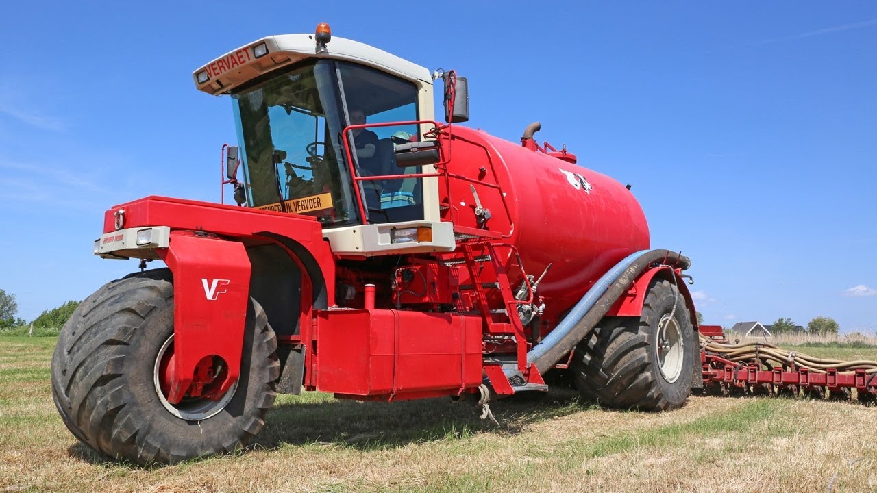 Modern Classic 1998 Vervaet Hydro Trike self-propelled slurry injector/spreader working in Belgium