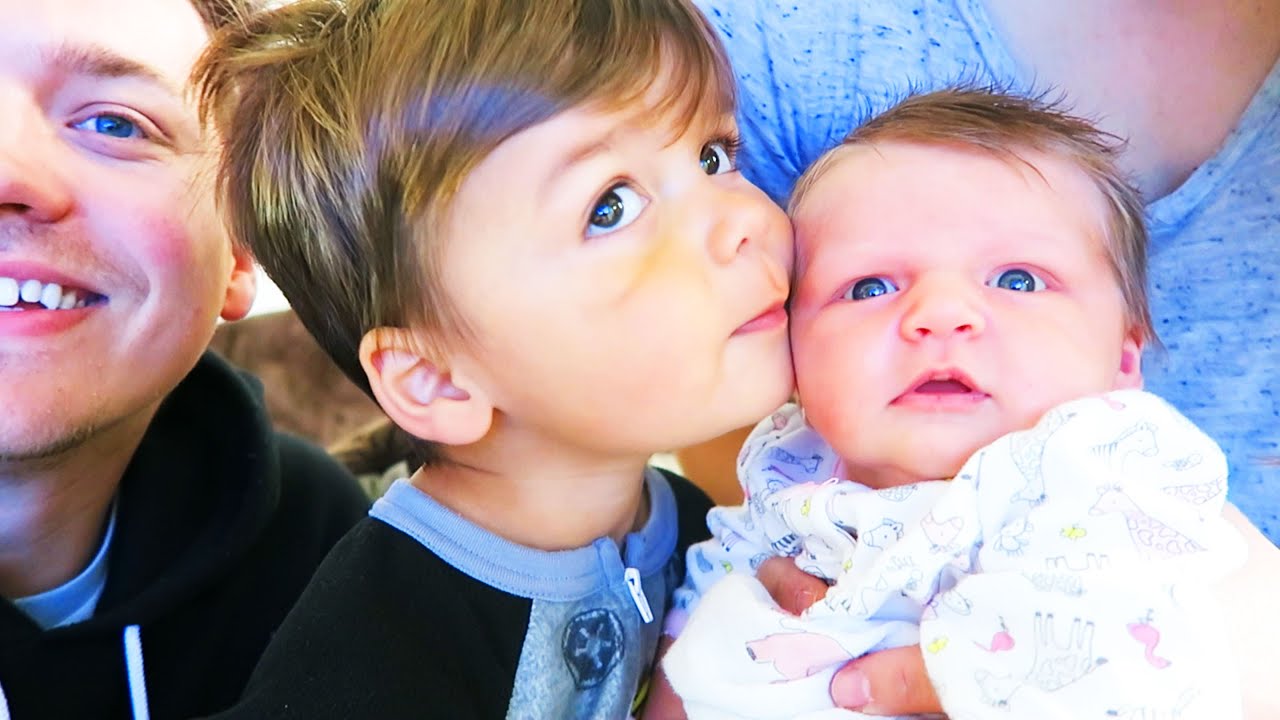 BABY KISSES!!