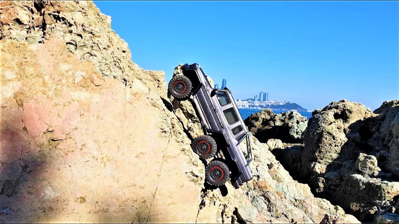 RC Car Traxxas TRX6 Benz The Rocks On The Seashore