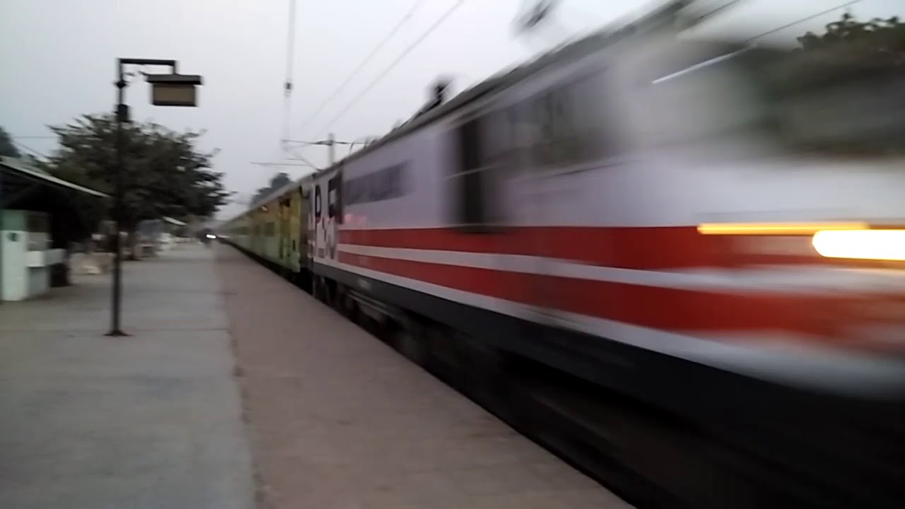 High Speed - 12276 New Delhi-Allahabad Duronto Express @ 120 !!
