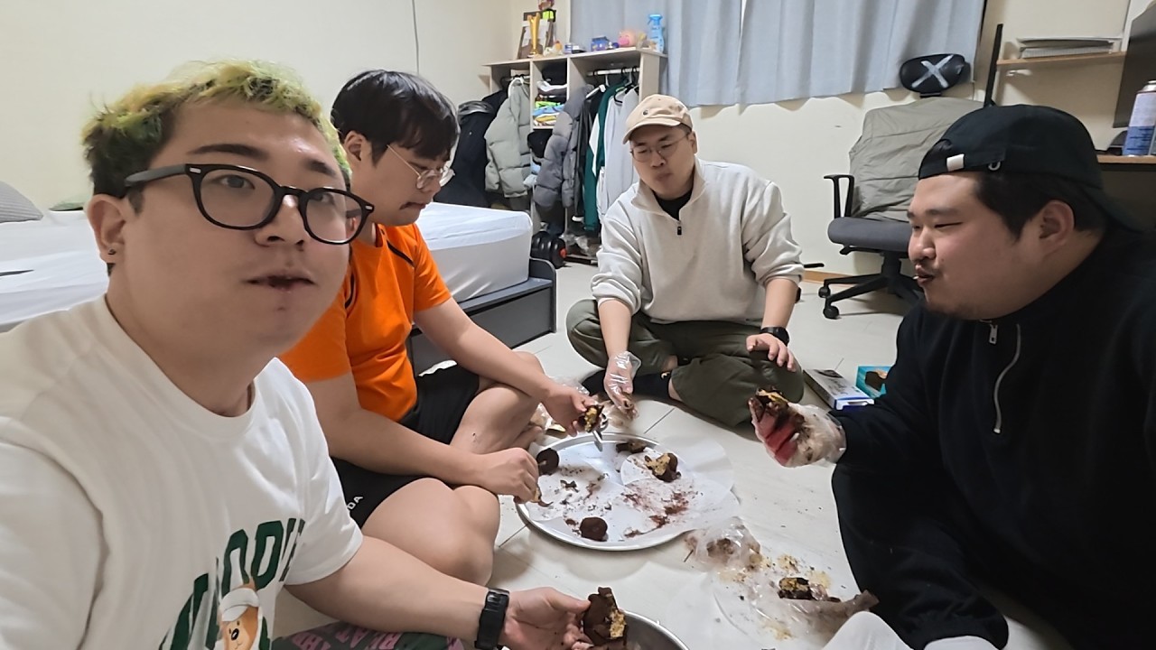 새벽4시에 원식이형 집 급습해서 두쫀쿠 만들기