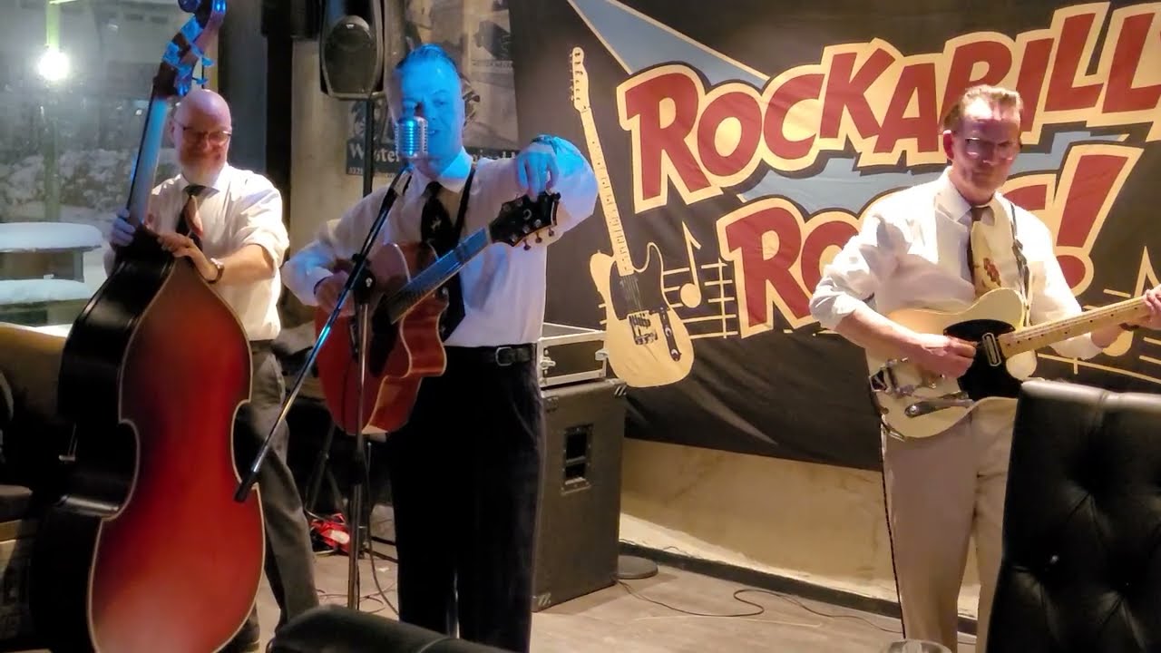 Flatbroke Trio - 3 min medley from Saturday night