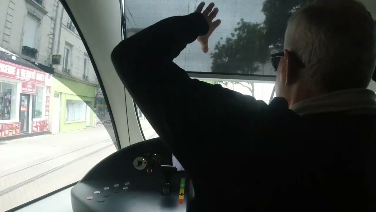 Cab ride tramway Le Mans - Ligne T2 : Bellevue Hauts de Coulaines - ESPAL Arche de la nature