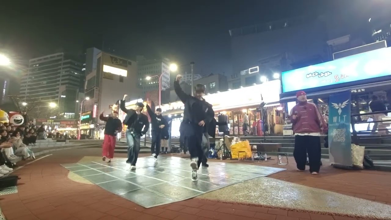 26.2.13 WIT공연 걷고싶은거리 홍대버스킹 DANCETEAM WIT(위트) by startBig