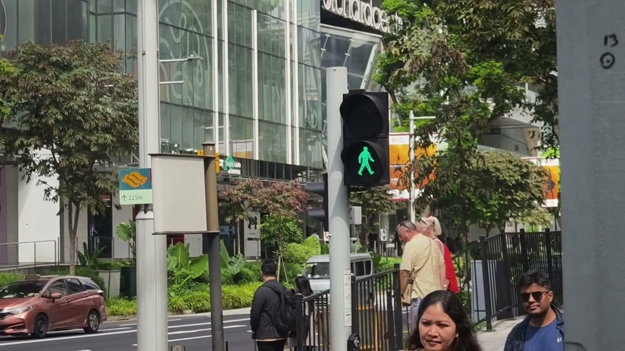 Traffic Light Sound - Orchard Road, Singapore (2)