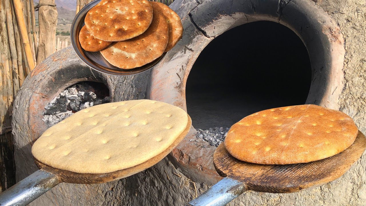 طريقة طهي الخبز البلدي في الفرن الحطب التقليدي وسط جبال الريف نواحي الحسيمة