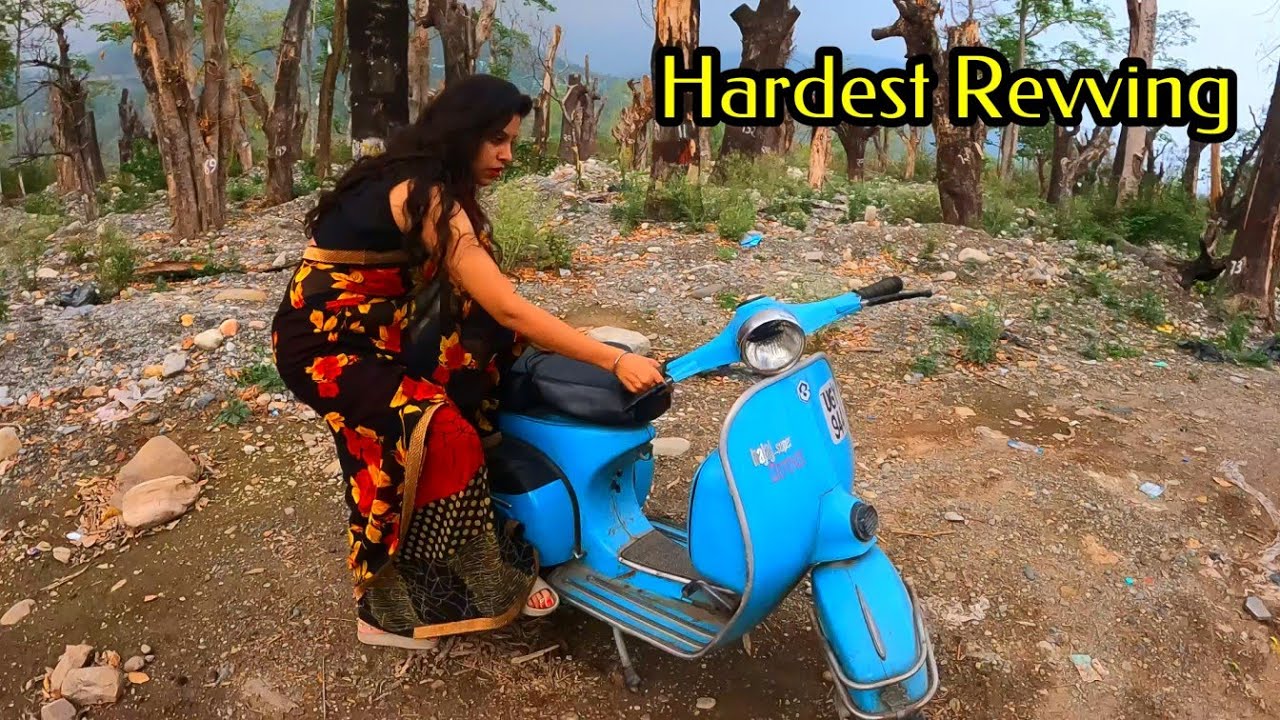 Girl Kickstart Scooter 🛵🛵 #girlrider #barefoot ##2stroke