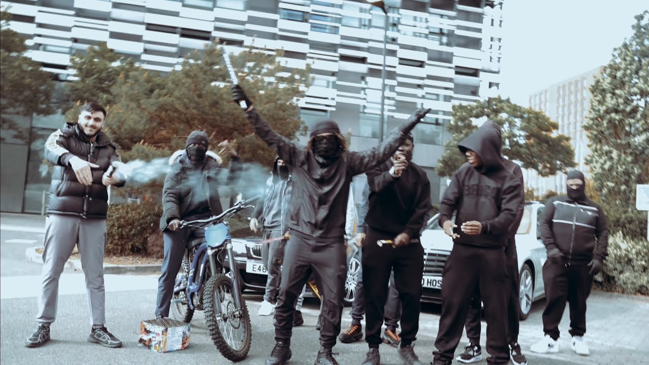 STATUS X MUCKZ - Squeeze Benz (Music Video)