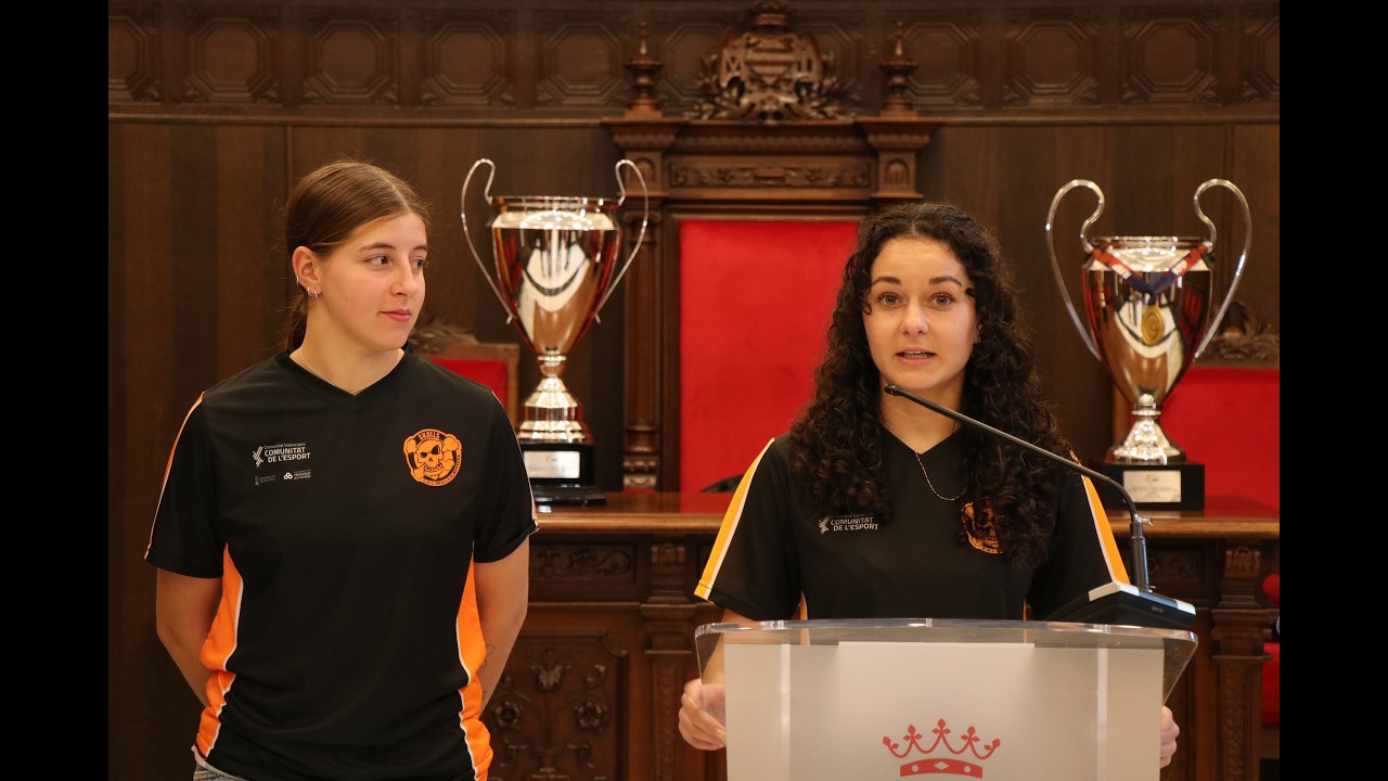 Recepció a Carla Morales i Yaiza Camacho per la Copa de la Reina d'hoquei línia