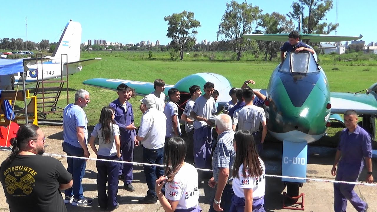 Gloster Meteor C-010 Escuela IMPA Quilmes Encendido 1 de 5