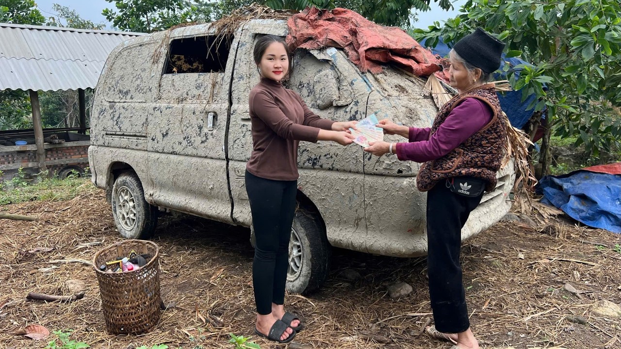 The genius girl successfully repaired the dilapidated old car that her neighbor had long forgotten.