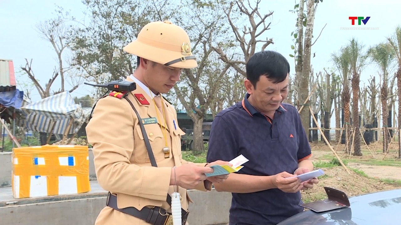Xử lý nghiêm hành vi quay đầu xe tại nơi có biển cấm