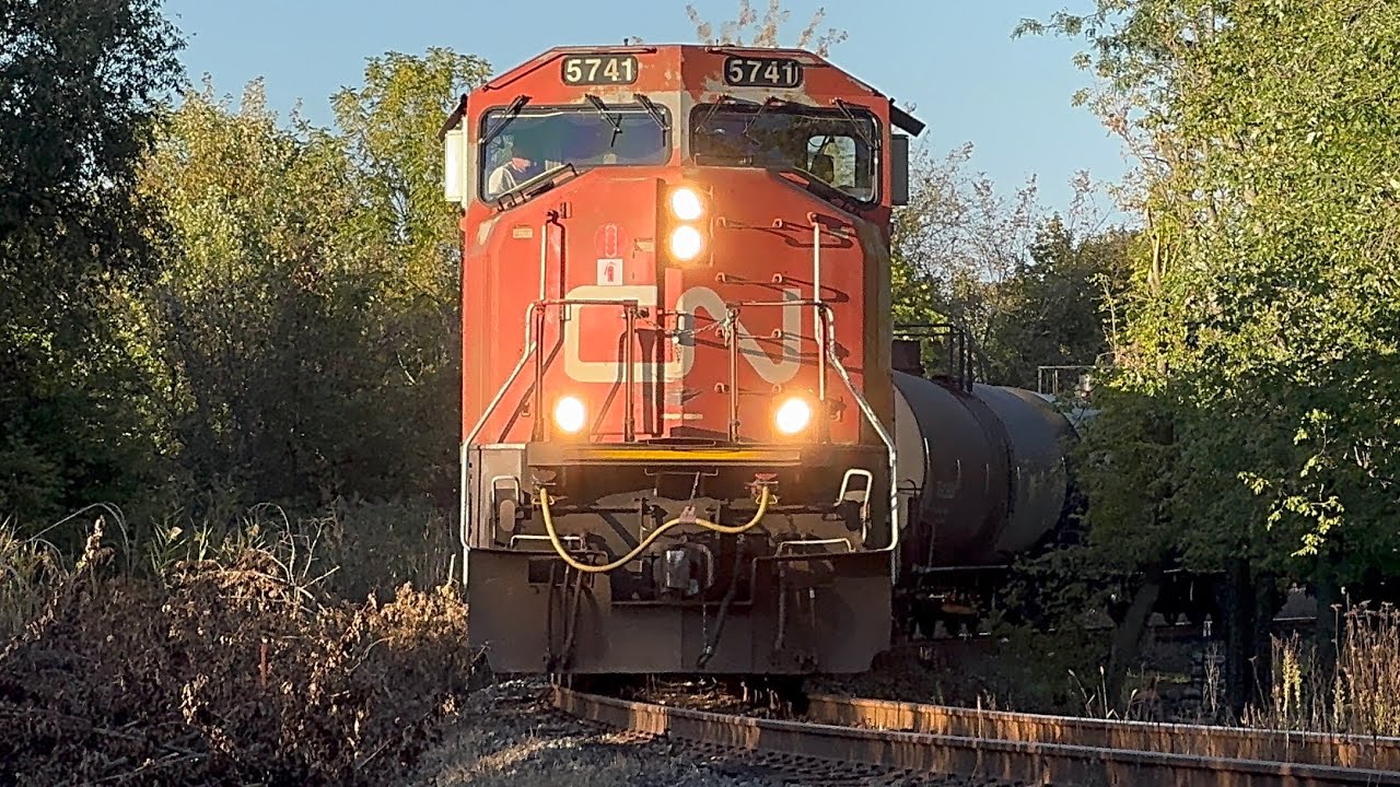 Evening action around Durand, MI (features CN E251 with 8 units, HESR, and more!) (9/29/25)