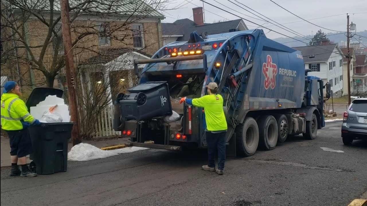 Republic Services 2049 Mack LR Rear Loader on Garbage 