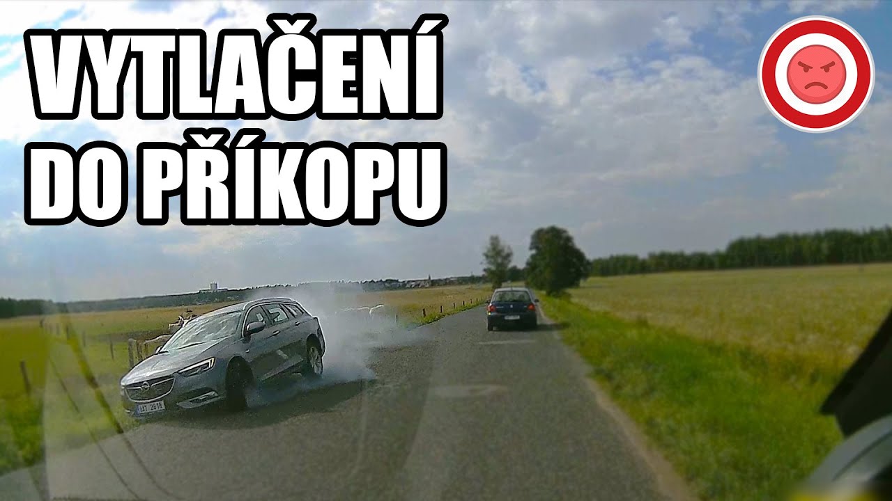 Řidič USNUL Za J&iacute;zdy, Vytlačen&iacute; Do Př&iacute;kopu a Konflikt s Chodcem - Perly Ze Silnic 109
