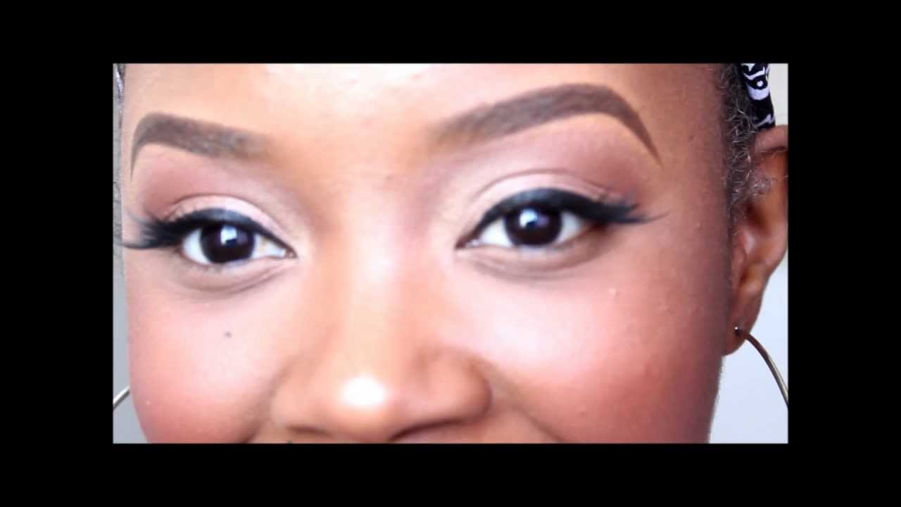 Super Easy Eyeliner & Kiss Lashes