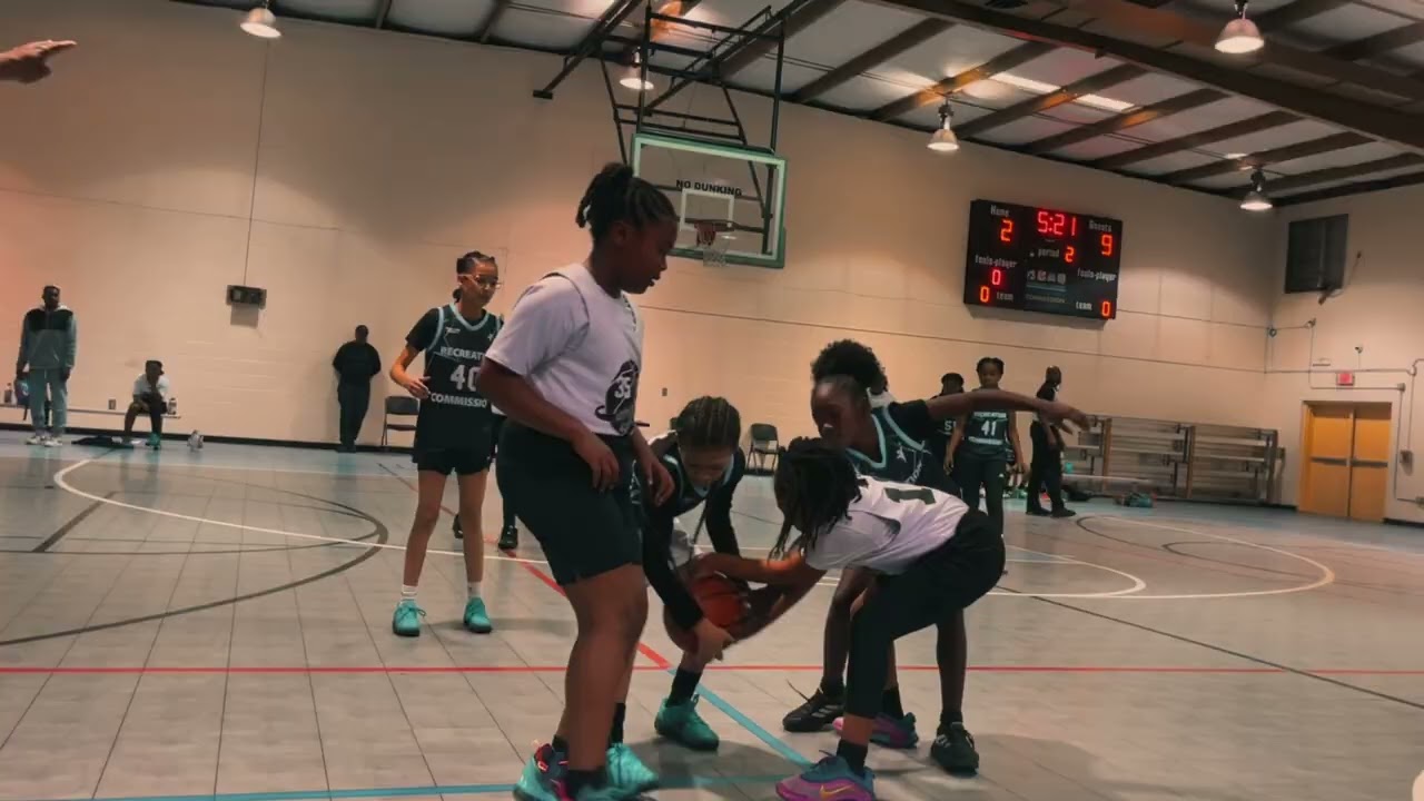 Чемпионат округа среди команд до 10 лет: матч Lady Tarheels All Stars против NCYBL All Stars: луч...