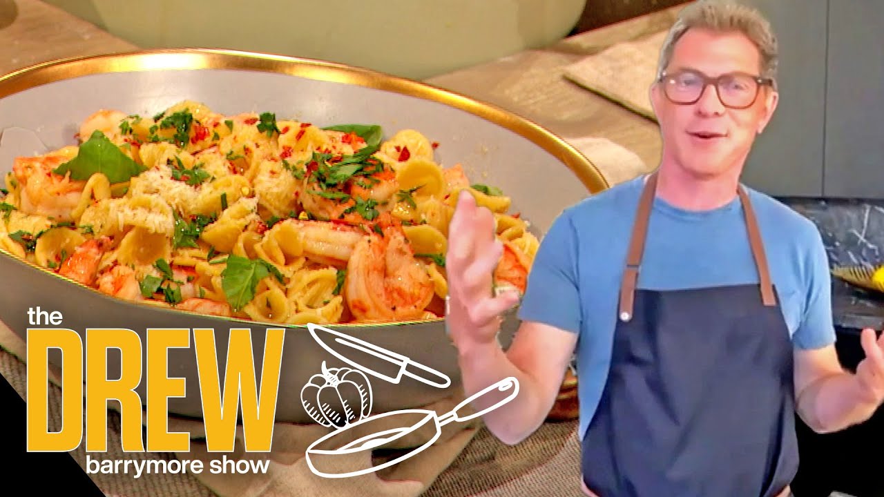 Bobby Flay Teaches Drew How to Make Delicious Shrimp Pasta Dish
