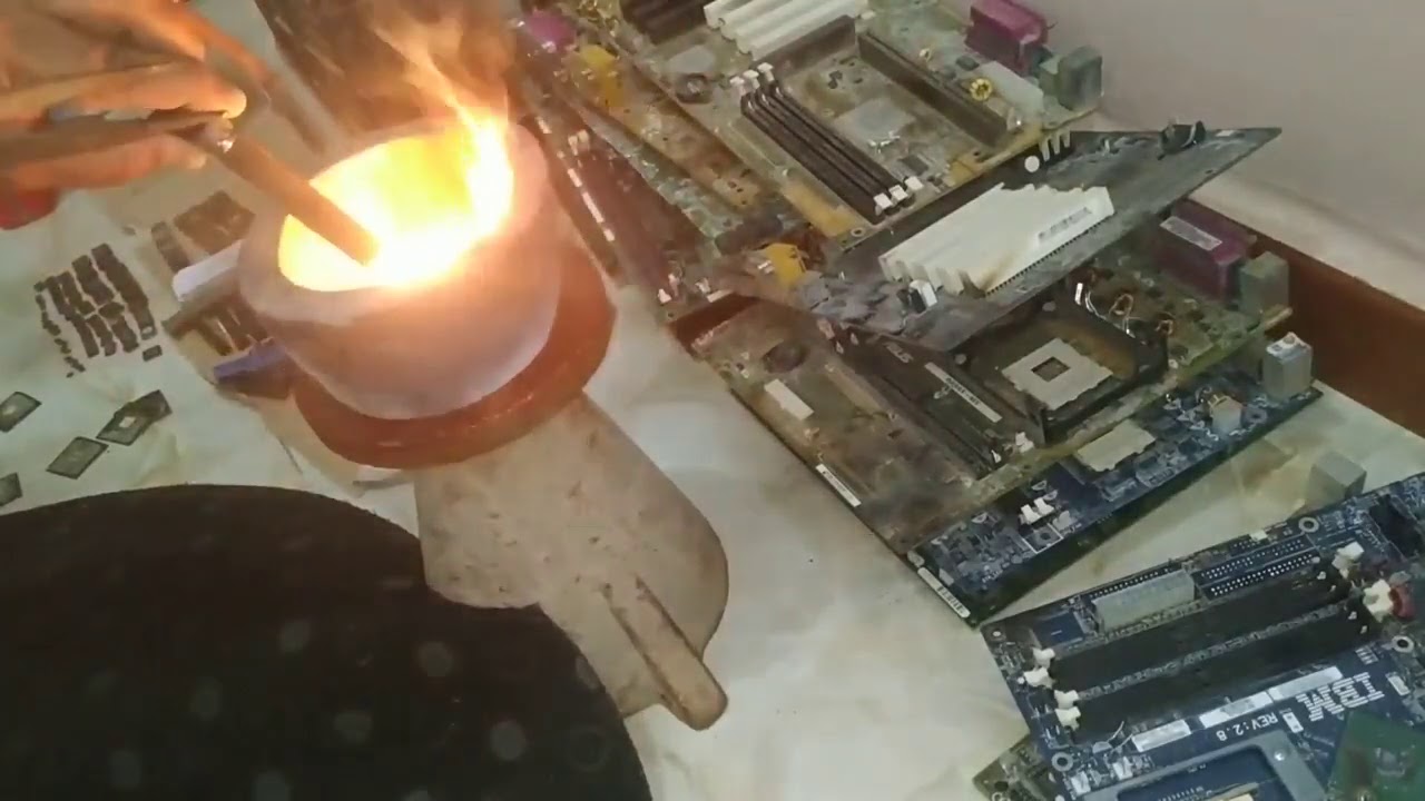 تجربة جديدة لإستخراج الذهب من بورد الكمبيوتر ( الجزء الثاني )