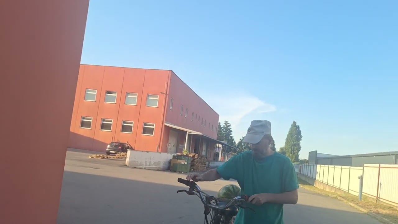 Krađa lubenice iz kontejnera!!!!!