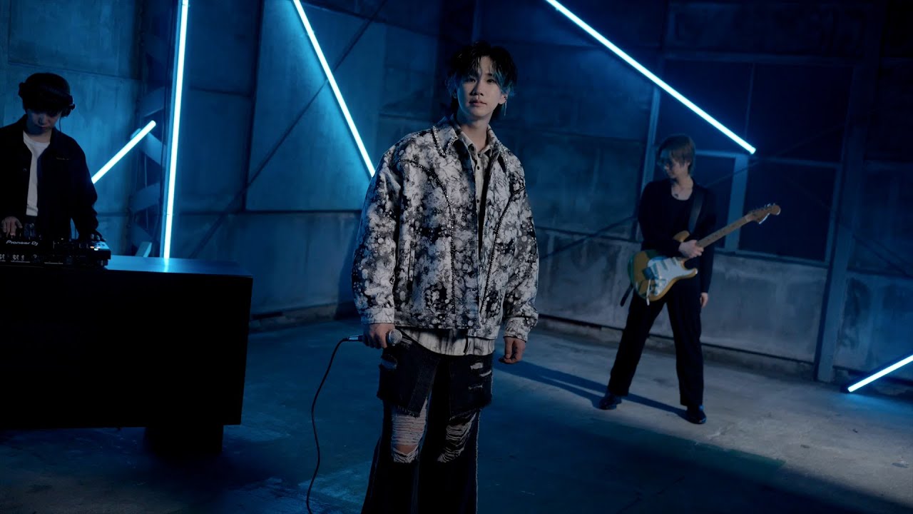 『Follow Me』Performance Video
