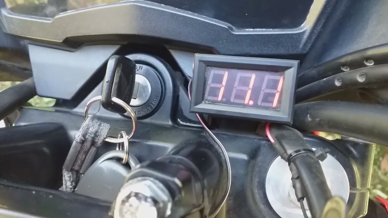 voltimetro jeito f&aacute;cil e pratico pra instalar. monitorar bateria da Moto.