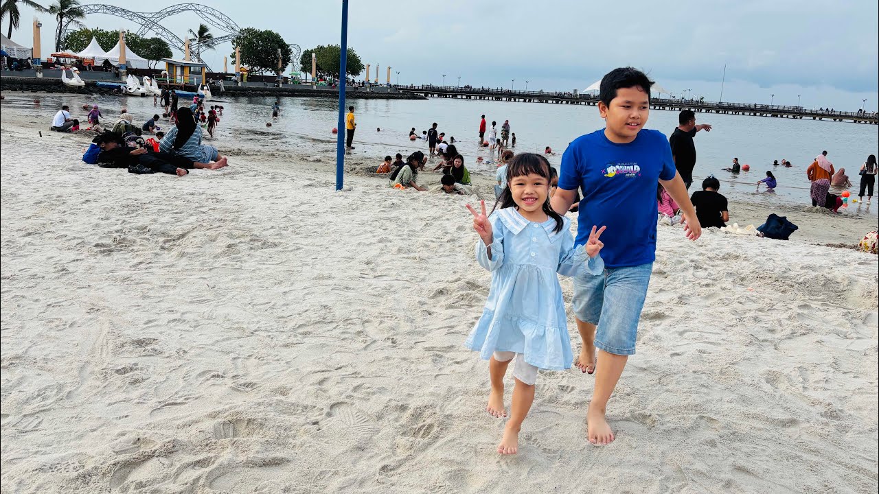Liburan akhir tahun di pantai carnaval Ancol