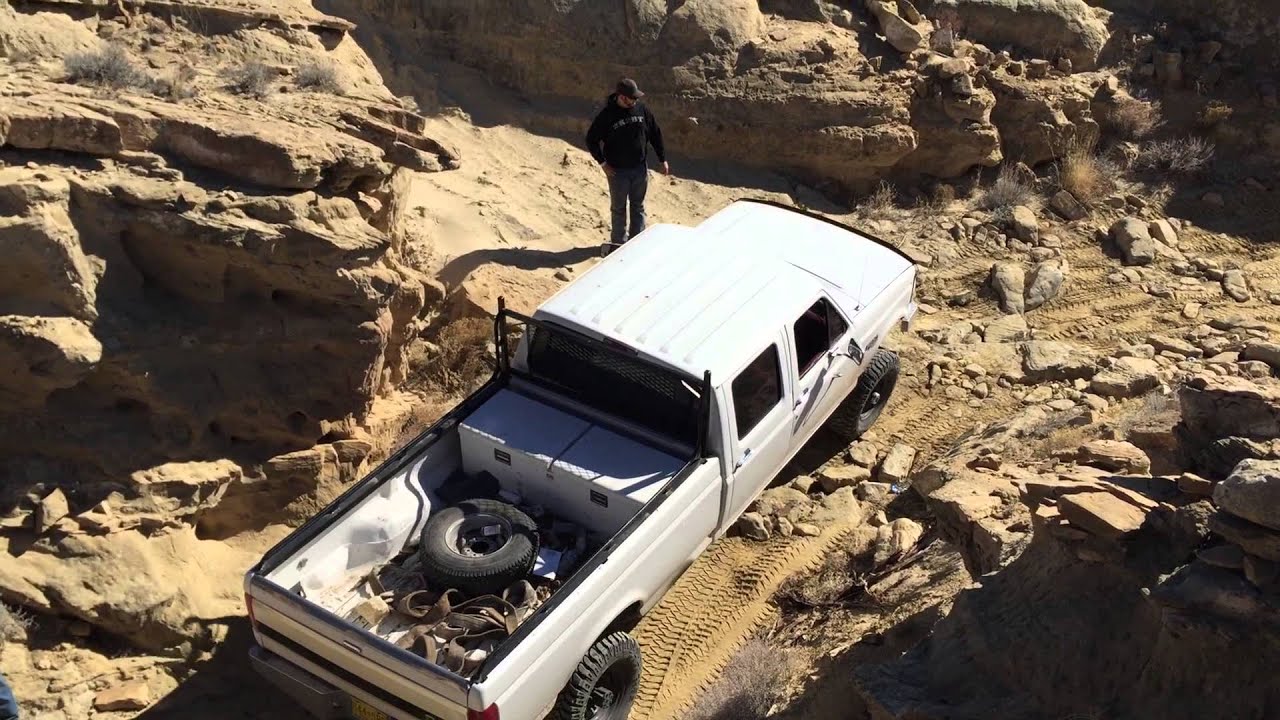 OBS Ford F-350 7.3L Powerstroke Doing Jeep Things With Jeeps