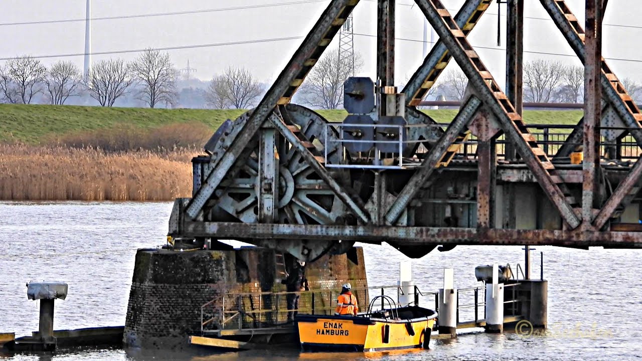 Friesenbrücke in Weener fertig zum Abbruch 700t craneship ready to dismantle damaged railroad bridge