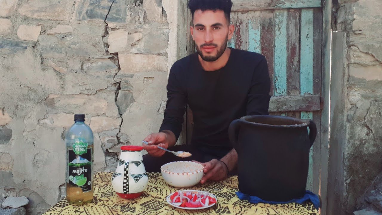 العيش في الريف - صنع كانون من الطين والحجر وتحضير شخشوخة الكسرة الحارة لعلاج الزكام